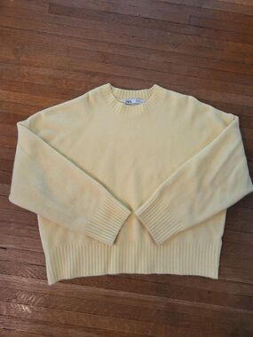 Zara Pale Yellow Crew Neck Sweater